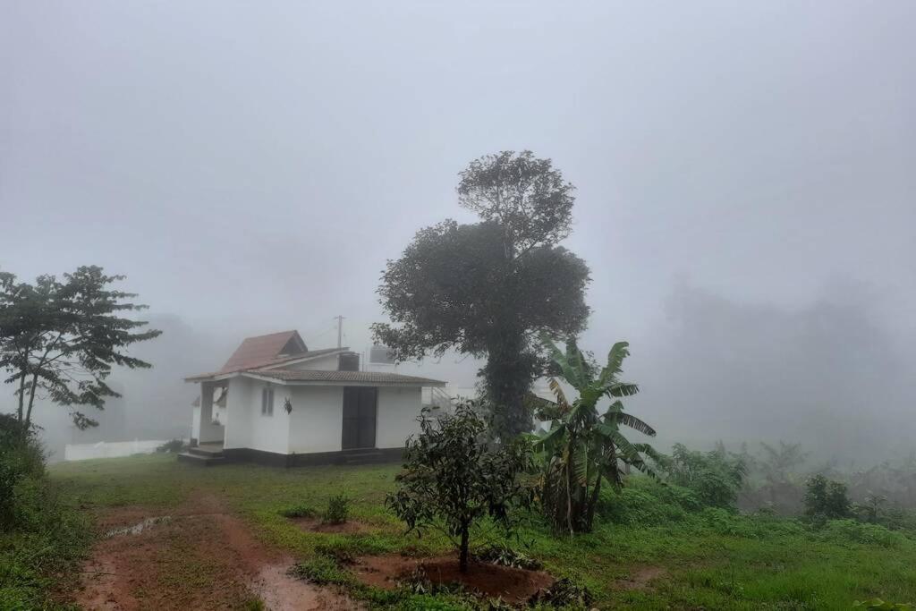 Farmstay In ചില്ലുകൂടാരം At Les Domki Et Al. Vagamon Exterior foto