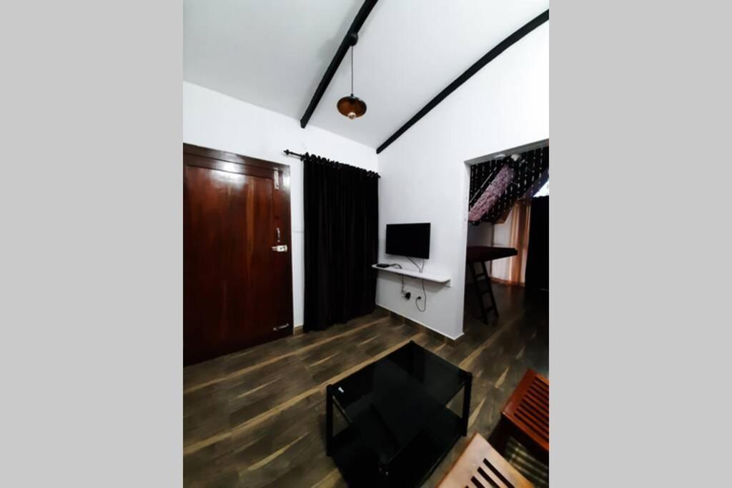 Farmstay In ചില്ലുകൂടാരം At Les Domki Et Al. Vagamon Exterior foto