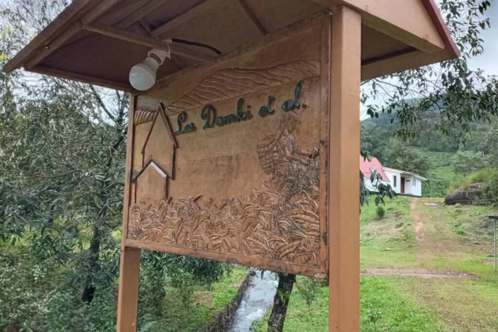 Farmstay In ചില്ലുകൂടാരം At Les Domki Et Al. Vagamon Exterior foto
